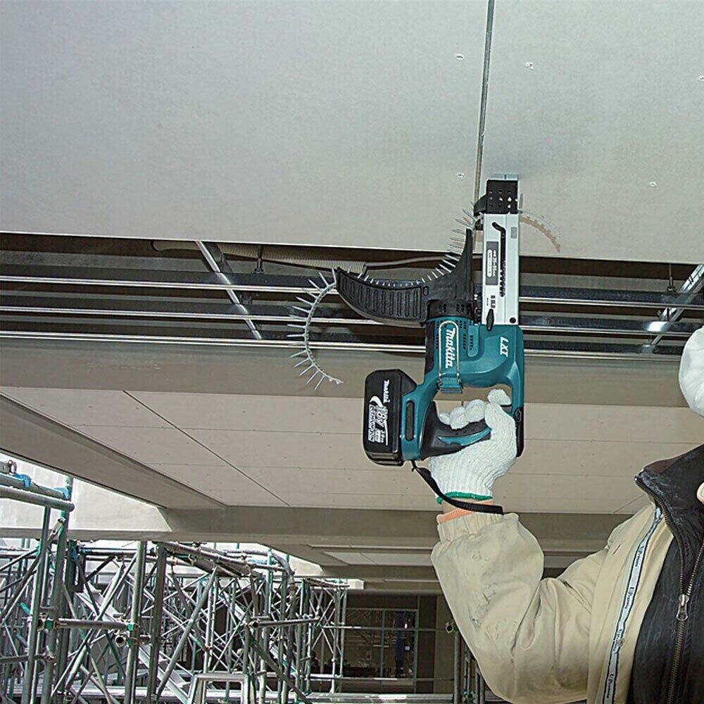 Makita DFR550Z 18V Auto Feed Cordless LXT Screwdriver action