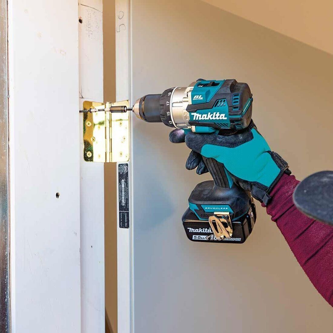 Makita Combi Drill DHP489Z 18V action