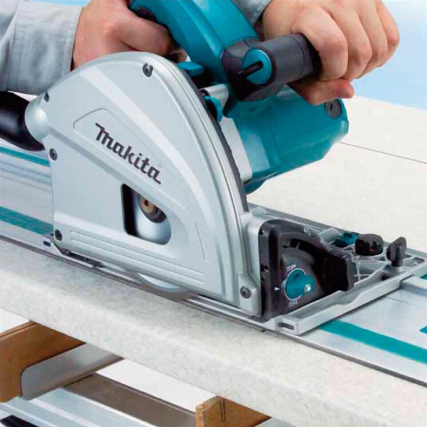 Makita SP6000J 240v Plunge Cut Circular Saw 165mm with Makita MAKPAC Case Gold
