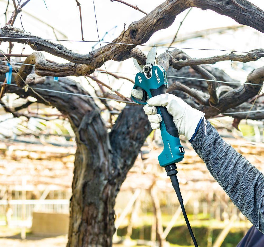 Makita DUP180Z Pruning Shear 18v body only in case Silver