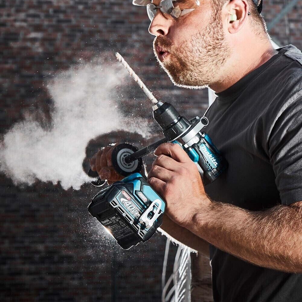 Makita 40V XGT Combi Drill close up