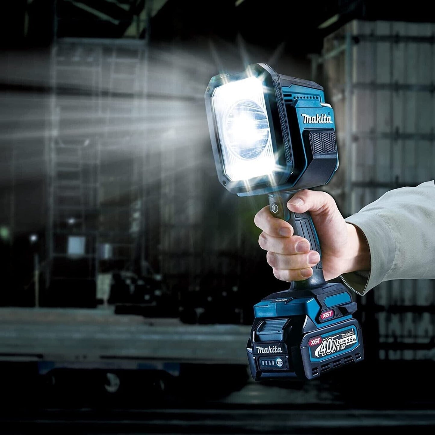 Makita 40v LED Work Light ML007G close up view