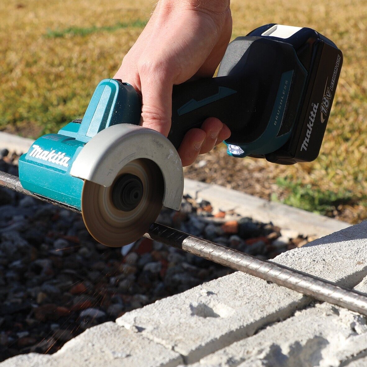 Makita grinder compact disc cutter 18v DMC300Z body only 3 discs included Silver