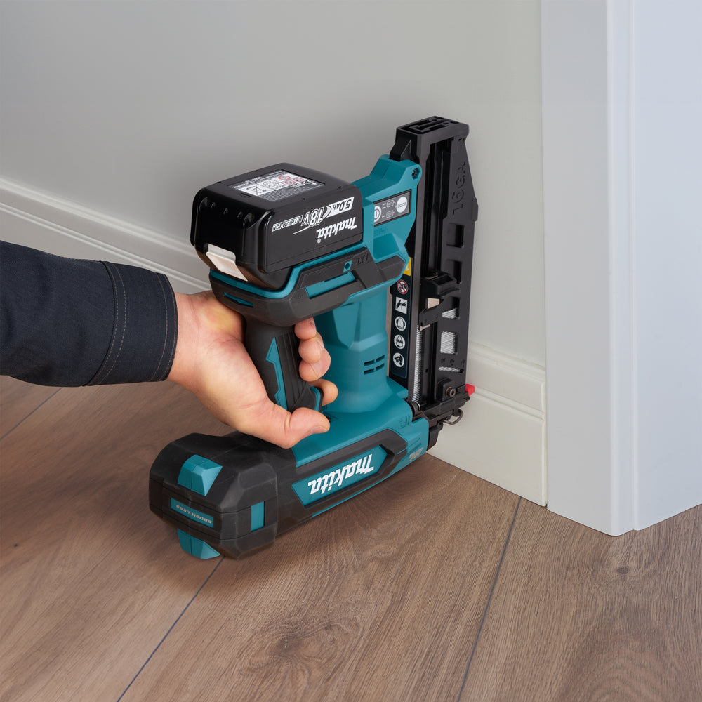 Makita DBN601ZJ 2nd fix Nailer straight 18v BODY ONLY Carry case nail gun