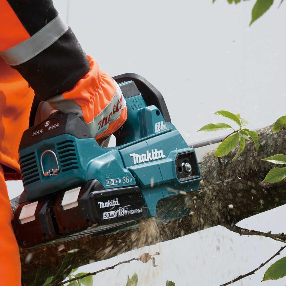 Makita DUC256Z Chainsaw 25cm 36/18v LXT Brushless Body Only  Silver