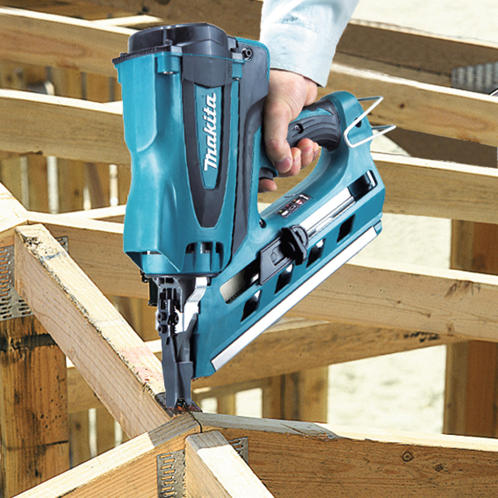 Makita GN900SE Gas Framing Nailer Carry case nail gun