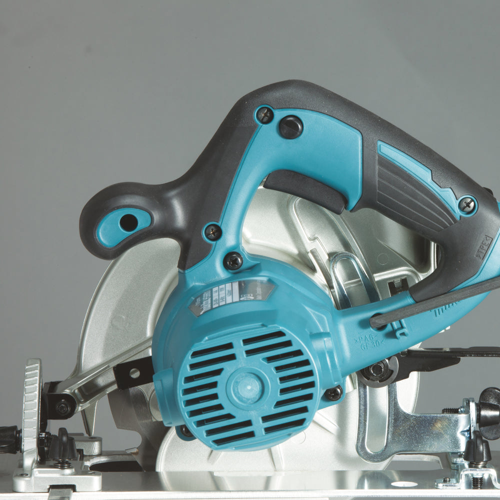 Makita HS6601 240v 165mm Circular Saw 1050w  Silver